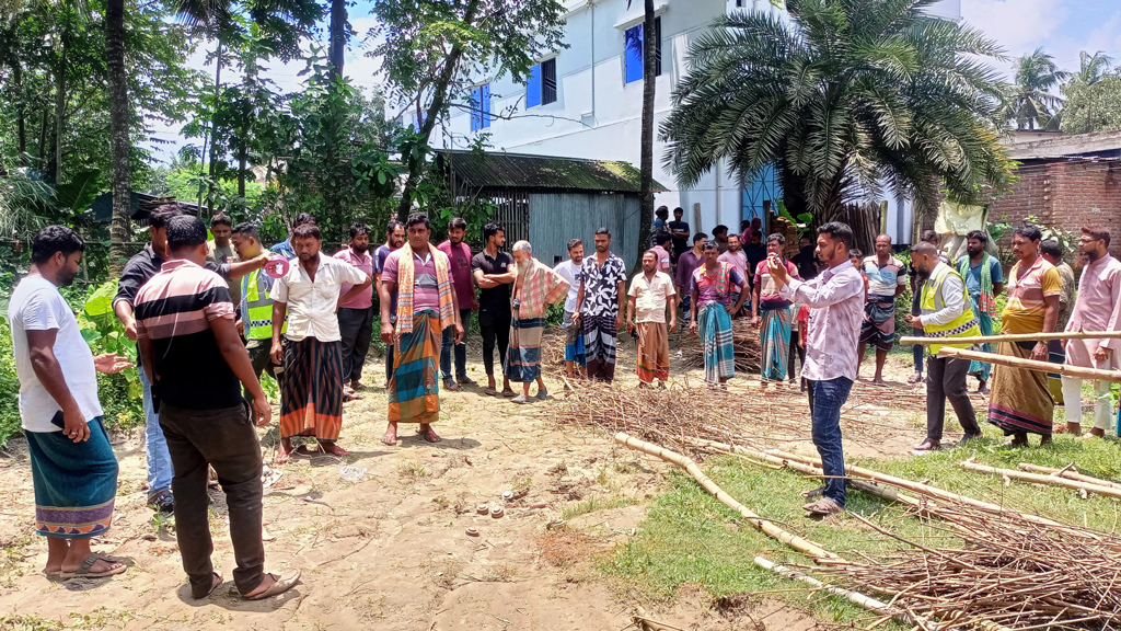 গাংনীতে মাটির নিচ থেকে মিলল ‘মাইনের’ বাক্স, এলাকায় আতঙ্ক