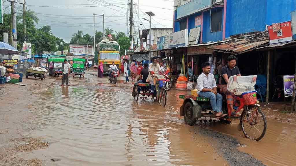 গাংনীতে সংস্কারের অভাবে বেহাল বামন্দী-কাজীপুর সড়ক, বাড়ছে দুর্ঘটনার ঝুঁকি