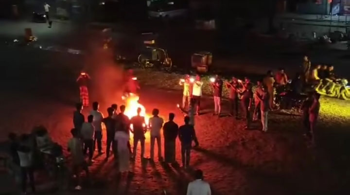 নুরের ওপর হামলার প্রতিবাদে গাংনীতে মশাল মিছিল