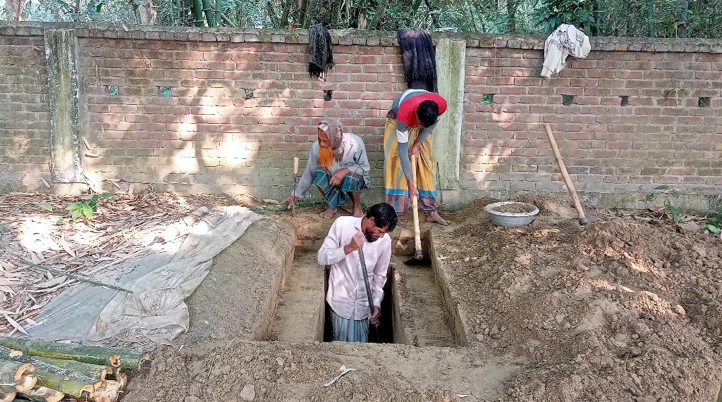 ৫০ বছর ধরে কবর খুঁড়ছেন মজিরুল, নিঃস্বার্থ সেবায় গাংনীর গোরখোদকেরা