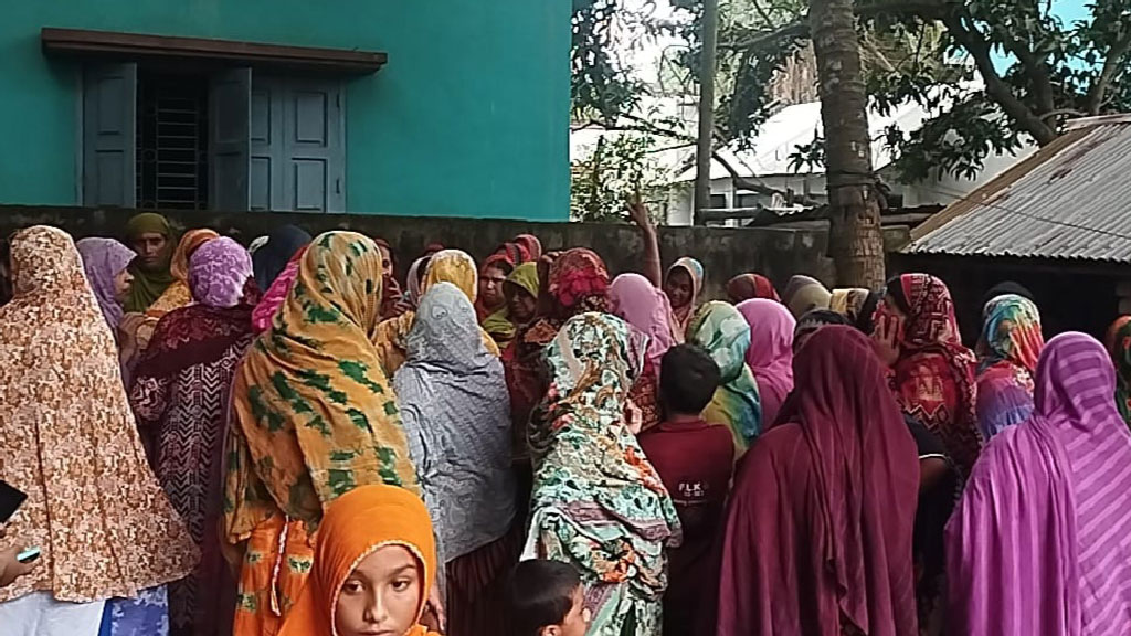 গাংনীতে ছাদ থেকে পড়ে গৃহবধূর মৃত্যু