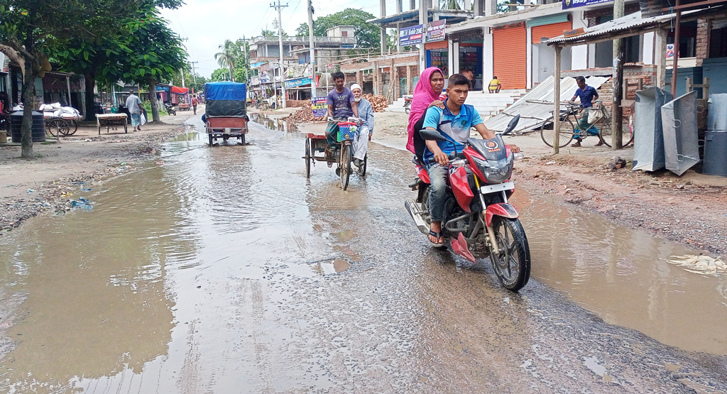 গাংনীতে বামন্দী-কাজীপুর সড়ক খানাখন্দে জরাজীর্ণ, দ্রুত সংস্কারের দাবি স্থানীয়দের