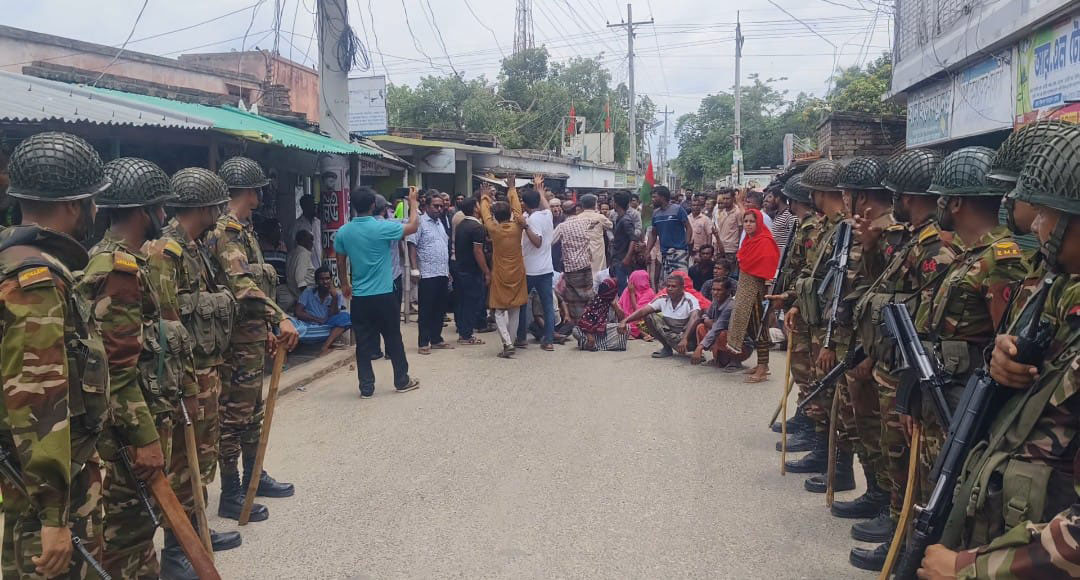 মেহেরপুর জেলা বিএনপির সদস্যসচিবের গাড়িবহরে হামলা, আহত ৬
