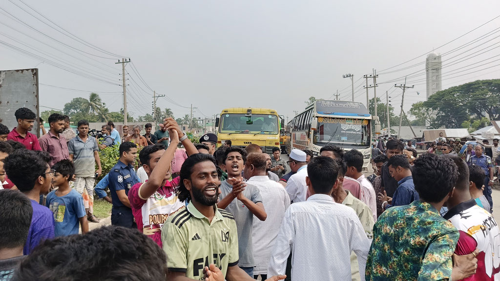 নজরুল জন্মজয়ন্তী জাতীয় পর্যায়ে ত্রিশালে উদ্‌যাপনের দাবি, মহাসড়ক অবরোধ