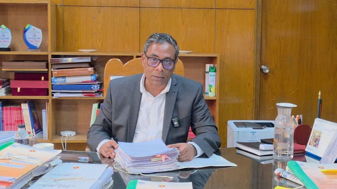 কিছু শিক্ষাপ্রতিষ্ঠান ‘ব্যবসায়িক প্রতিষ্ঠানের’ মতো পরিচালিত হচ্ছে: স্বাস্থ্য প্রতিমন্ত্রী