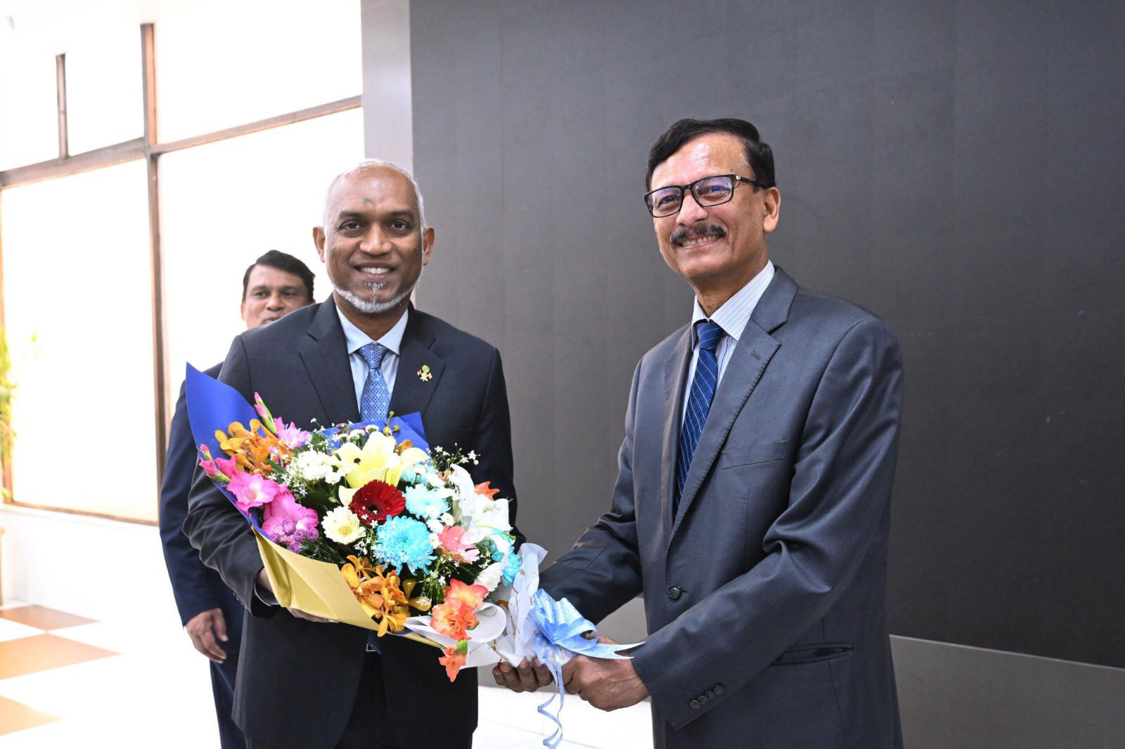 মন্ত্রিসভার শপথ অনুষ্ঠানে অংশ নিতে ঢাকায় মালদ্বীপের প্রেসিডেন্ট মুইজ্জু