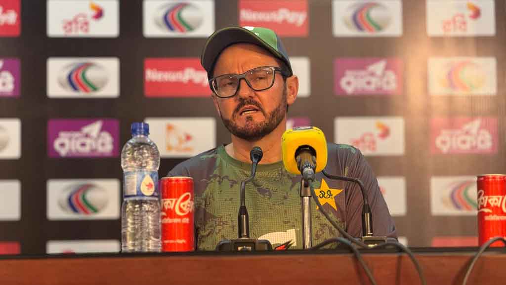 মিরপুরের উইকেটকে ধুয়ে দিলেন পাকিস্তানের কোচ