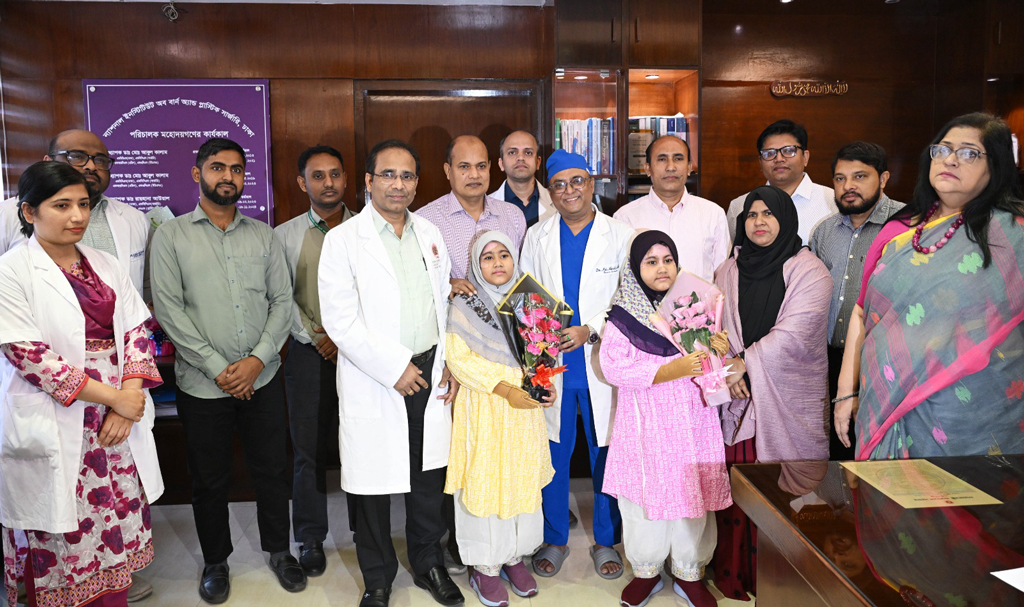 মাইলস্টোনে বিমান বিধ্বস্ত: চিকিৎসা শেষে সাড়ে ৩ মাস পর বাড়ি ফিরল যমজ দুই শিশু