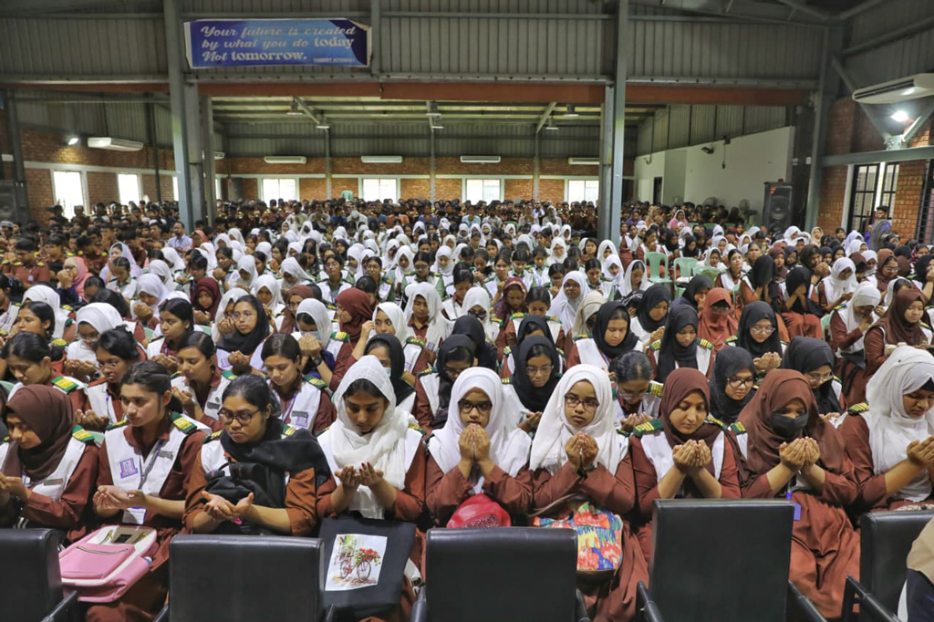 ১২ দিন পর খুলল মাইলস্টোন স্কুল, শোকস্তব্ধ ক্যাম্পাস