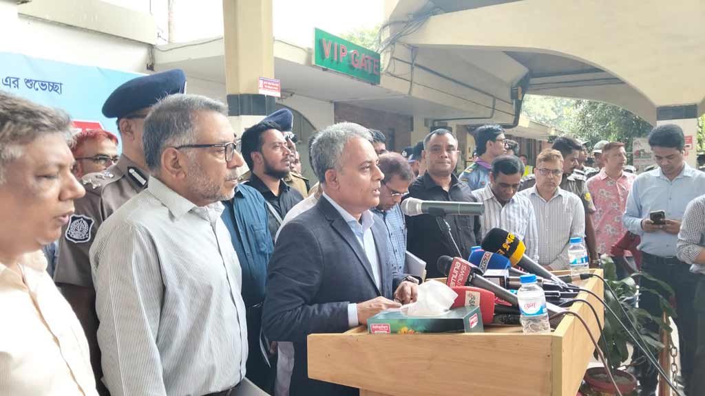 রেললাইনে খড় শুকানোয় চাকা স্লিপ করে সকালে তিন ট্রেন বিলম্ব, জানালেন মন্ত্রী