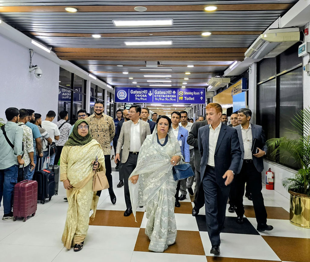 হজযাত্রা নির্বিঘ্ন করতে বিমানবন্দর পরিদর্শন মন্ত্রী-প্রতিমন্ত্রীর