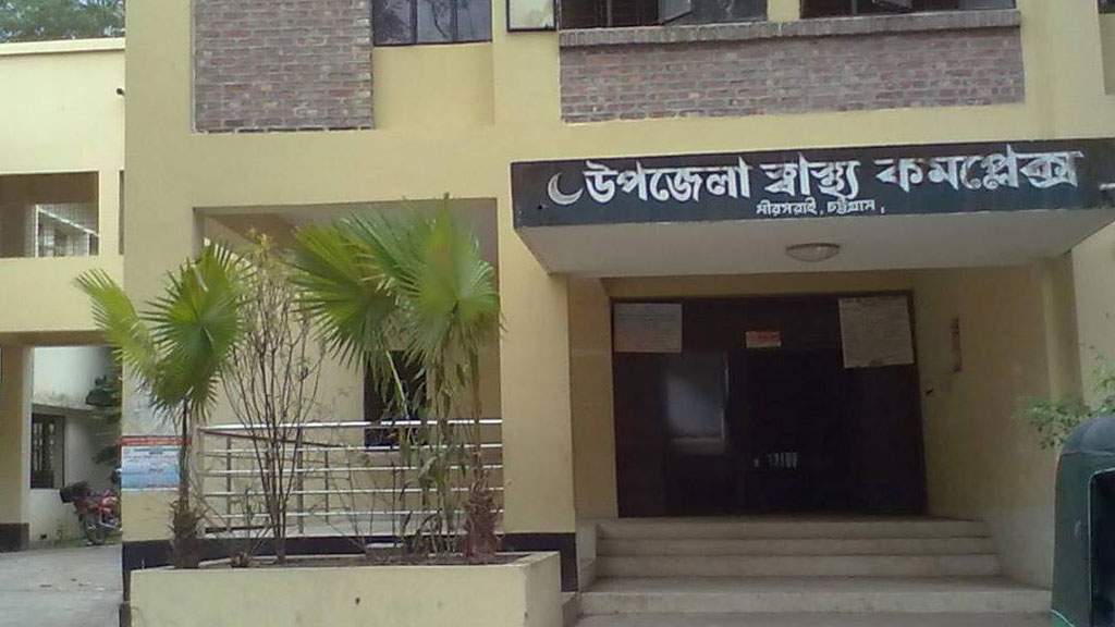 চট্টগ্রামে শিক্ষার্থীদের গাড়িতে মৌমাছির আক্রমণ, আহত ৩