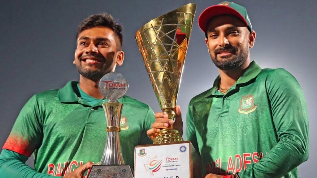 লিটন-মিরাজের মেয়াদ বাড়ল, স্পিন কোচ রফিক