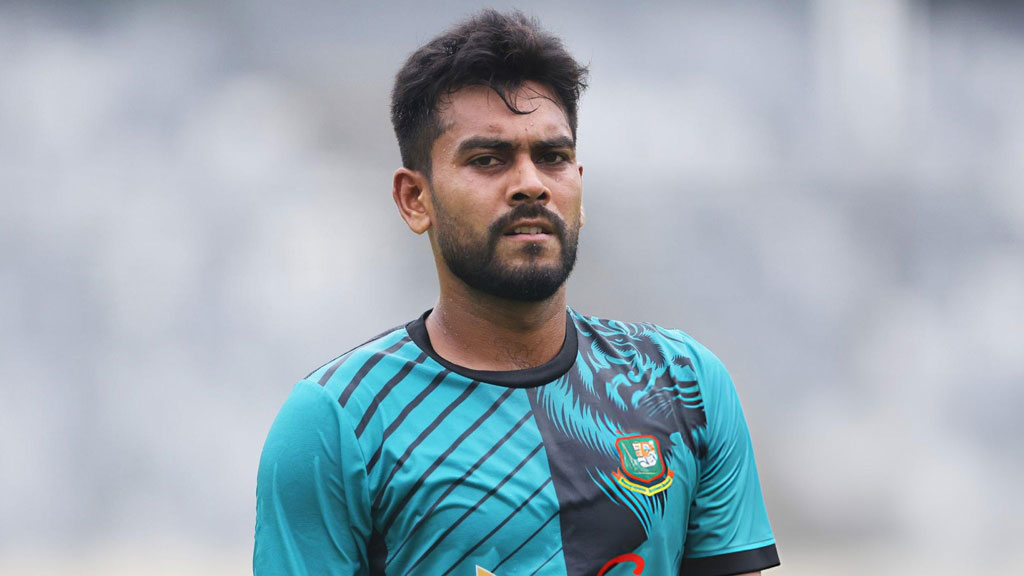 অধিনায়কত্ব নিয়ে মিরাজকে ফোন দিয়ে কী বলেছেন মাশরাফি