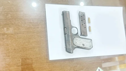 মিরপুরে বিদেশি পিস্তল-গুলিসহ দুই যুবক গ্রেপ্তার
