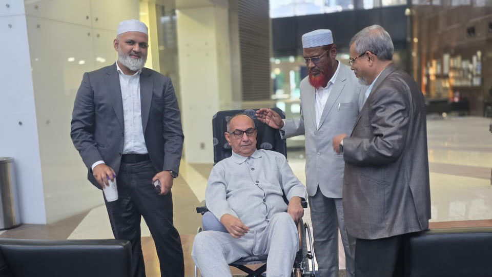 মালয়েশিয়ায় মির্জা আব্বাসকে দেখতে গেলেন গোলাম পরওয়ার