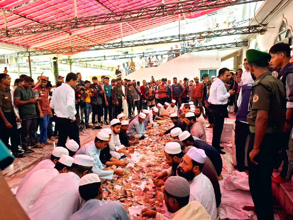 শাহজালালের মাজারের দানবাক্সে মিলল যে পরিমাণ টাকা