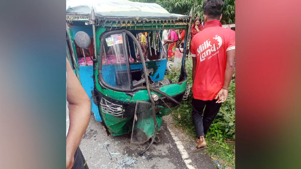 মোটরসাইকেল-অটোরিকশার মুখোমুখি সংঘর্ষে চালক নিহত, আহত ১