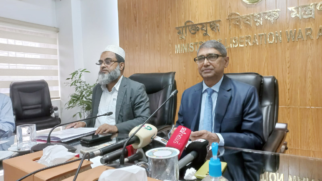 স্বাধীনতার ৫৫ বছর পরও কেন মুক্তিযোদ্ধার দরখাস্ত নেওয়া হবে, প্রশ্ন মন্ত্রীর