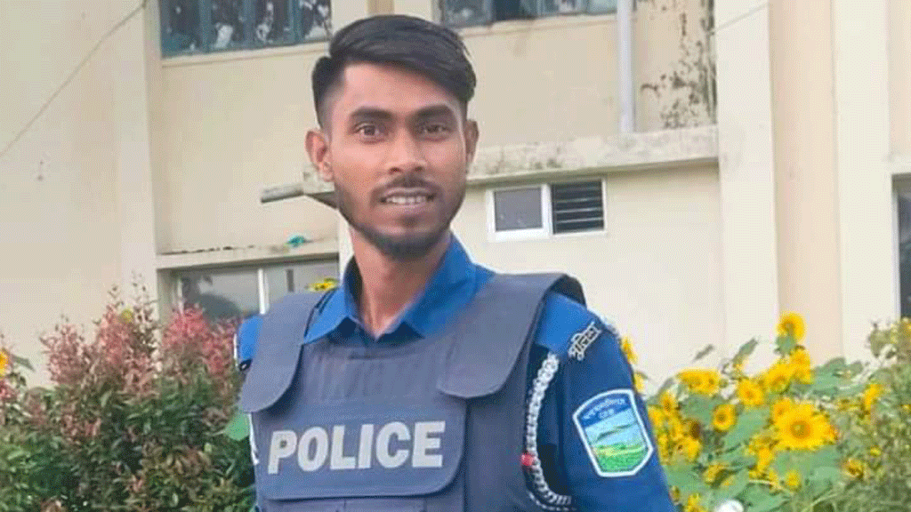 পুলিশে চাকরি মুক্তিযোদ্ধার নাতি সেজে, অভিযোগ দিলেন স্ত্রী
