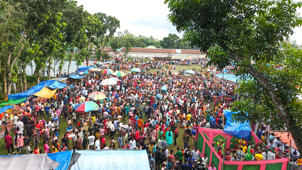 বীরগঞ্জে জমেছে মিলনমেলা, জীবনসঙ্গী পেতে এসেছেন তরুণ-তরুণী
