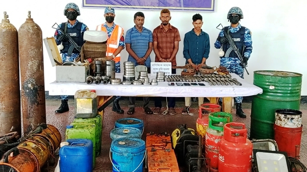 মোংলায় জাহাজের ডাকাতির ঘটনা সাজানো, জড়িত নাবিকেরাই: কোস্ট গার্ড