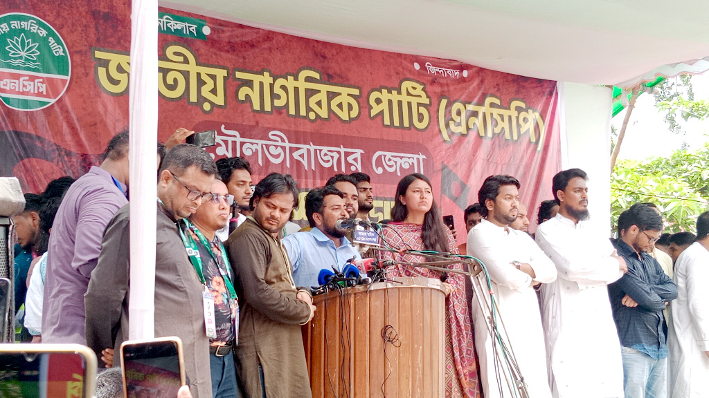 পুলিশ হত্যার দায় ছাত্র-জনতার ওপর চাপানোর চেষ্টা চলছে: নাহিদ ইসলাম