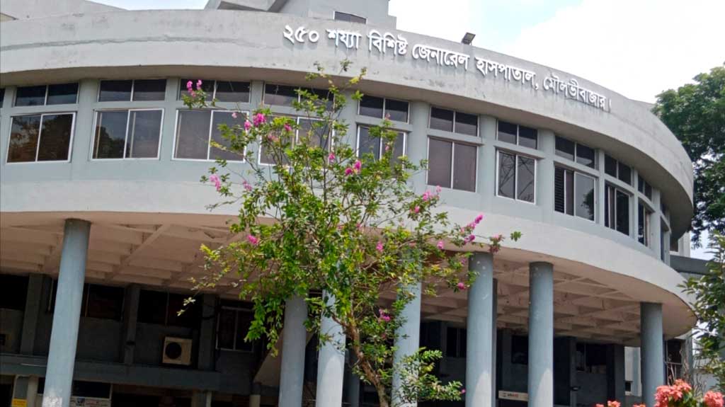 মৌলভীবাজার জেনারেল হাসপাতাল: চিকিৎসক অর্ধেক, বন্ধ আইসিইউ