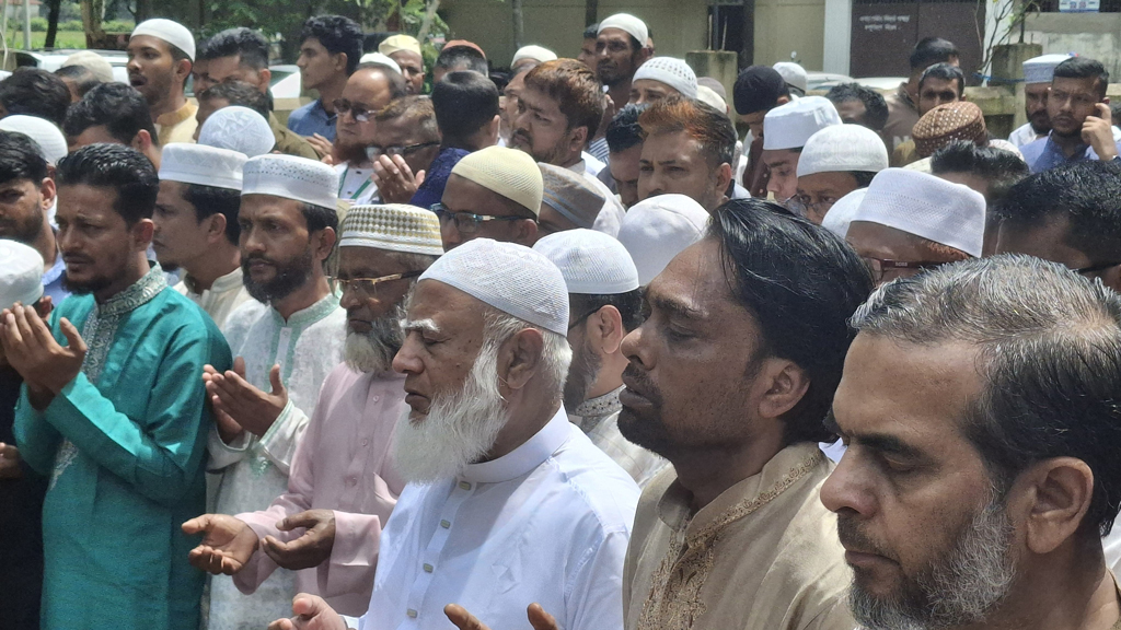 মৌলভীবাজারে দেওয়ান সিরাজুল ইসলাম মতলিবের কবর জিয়ারত করলেন জামায়াত আমির
