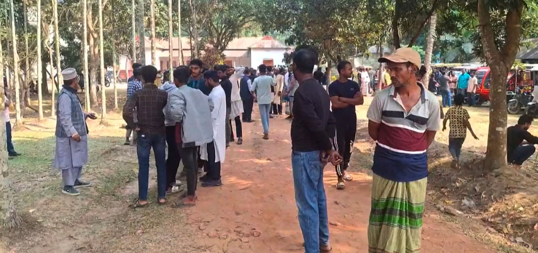 মনোনয়নপত্র প্রত্যাহার না করার জন্য জামায়াতের প্রার্থীকে অবরুদ্ধ করলেন এলাকাবাসী