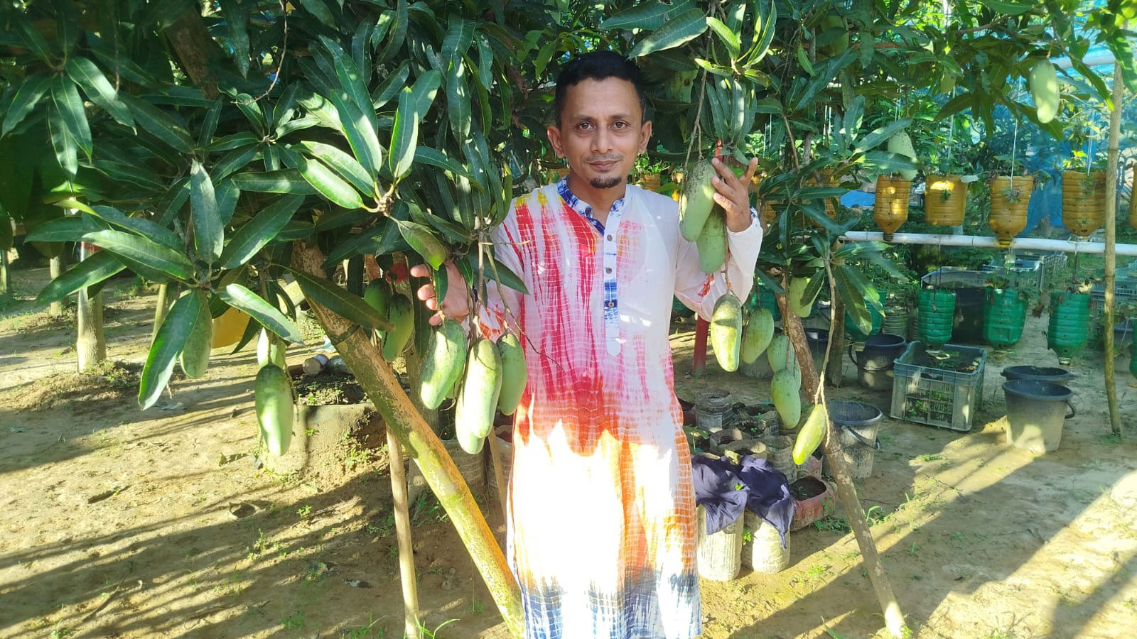 শখের বসে বাগান করে বাজিমাত শিক্ষকের, ১০০-এর বেশি প্রজাতির গাছ