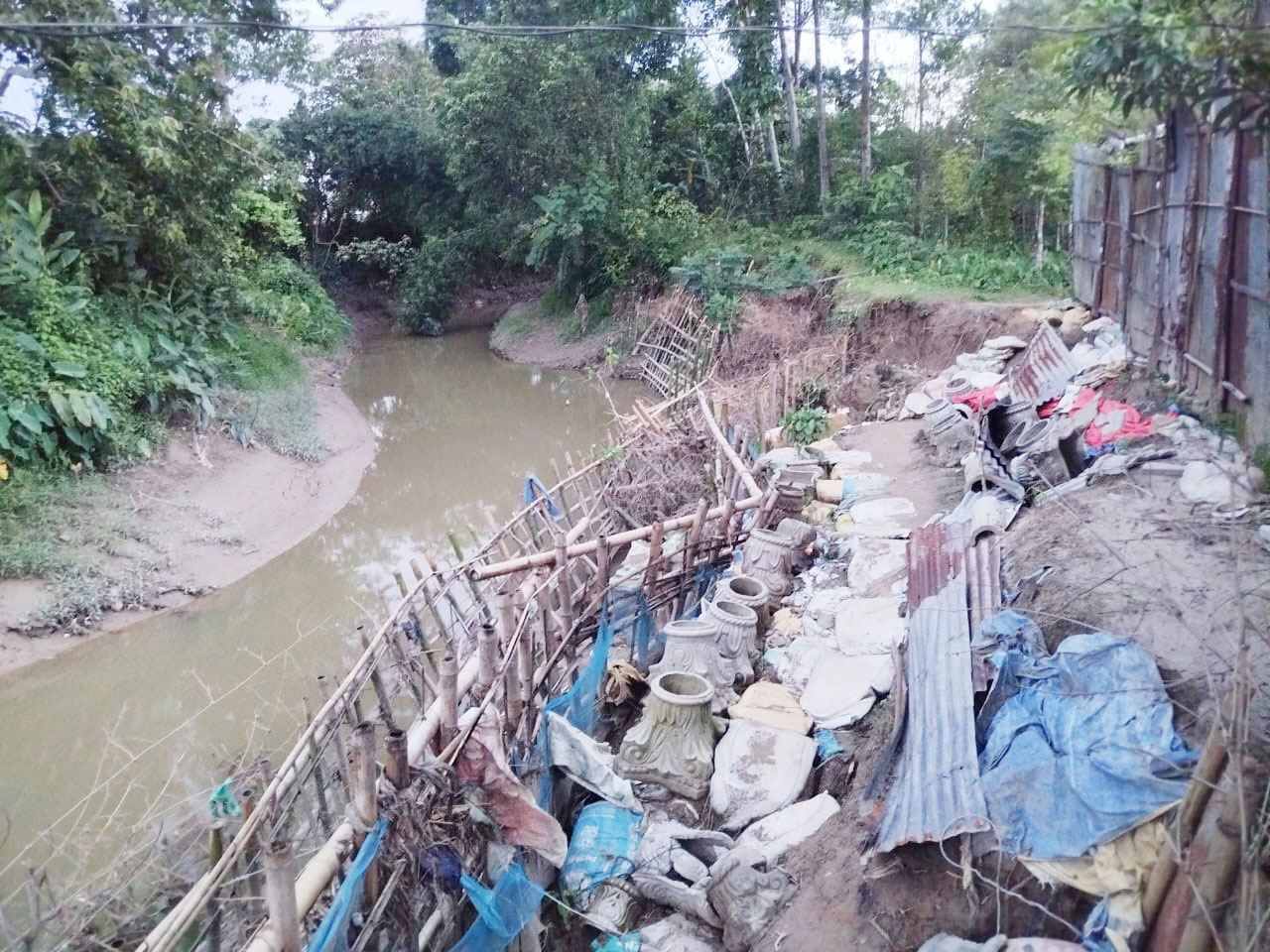 বড়লেখায় ছড়া ভাঙনে চলাচলে দুর্ভোগ, দ্রুত সংস্কারের দাবি