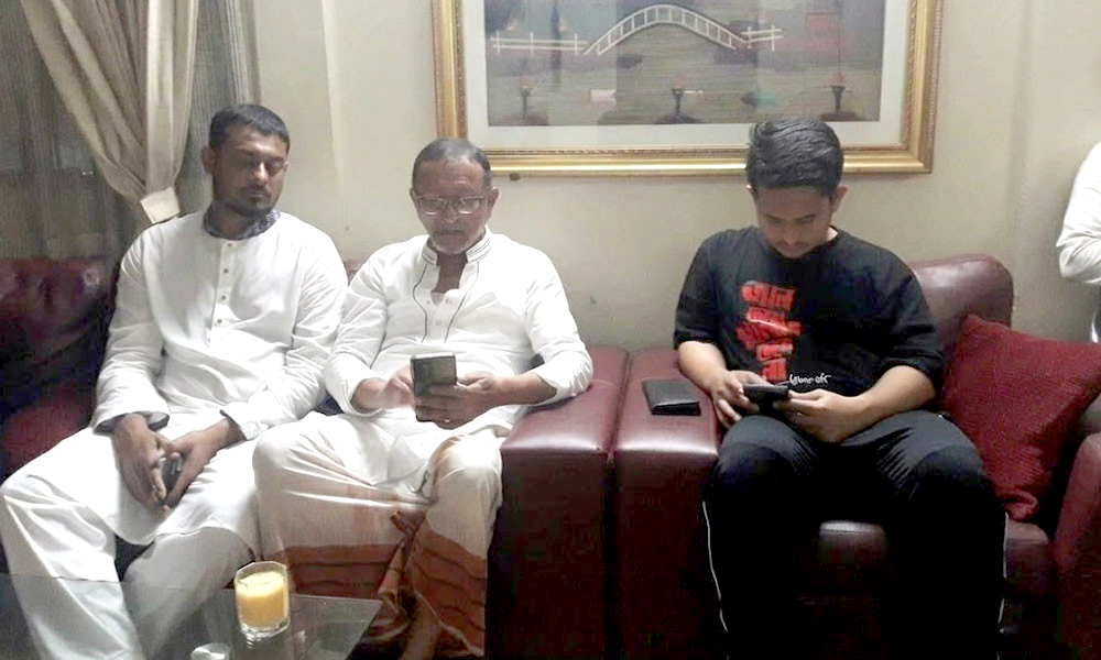 নিষিদ্ধ ছাত্রলীগ নেতার শ্বশুরবাড়িতে নাসীরুদ্দীন পাটওয়ারী ও সারজিস আলমের নৈশভোজ, ছবি ভাইরাল