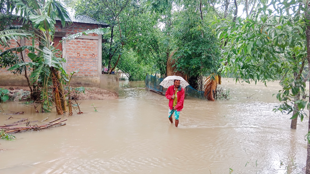 মৌলভীবাজারে হাজারো পরিবার পানিবন্দী, প্রস্তুত ১১৫ আশ্রয়কেন্দ্র