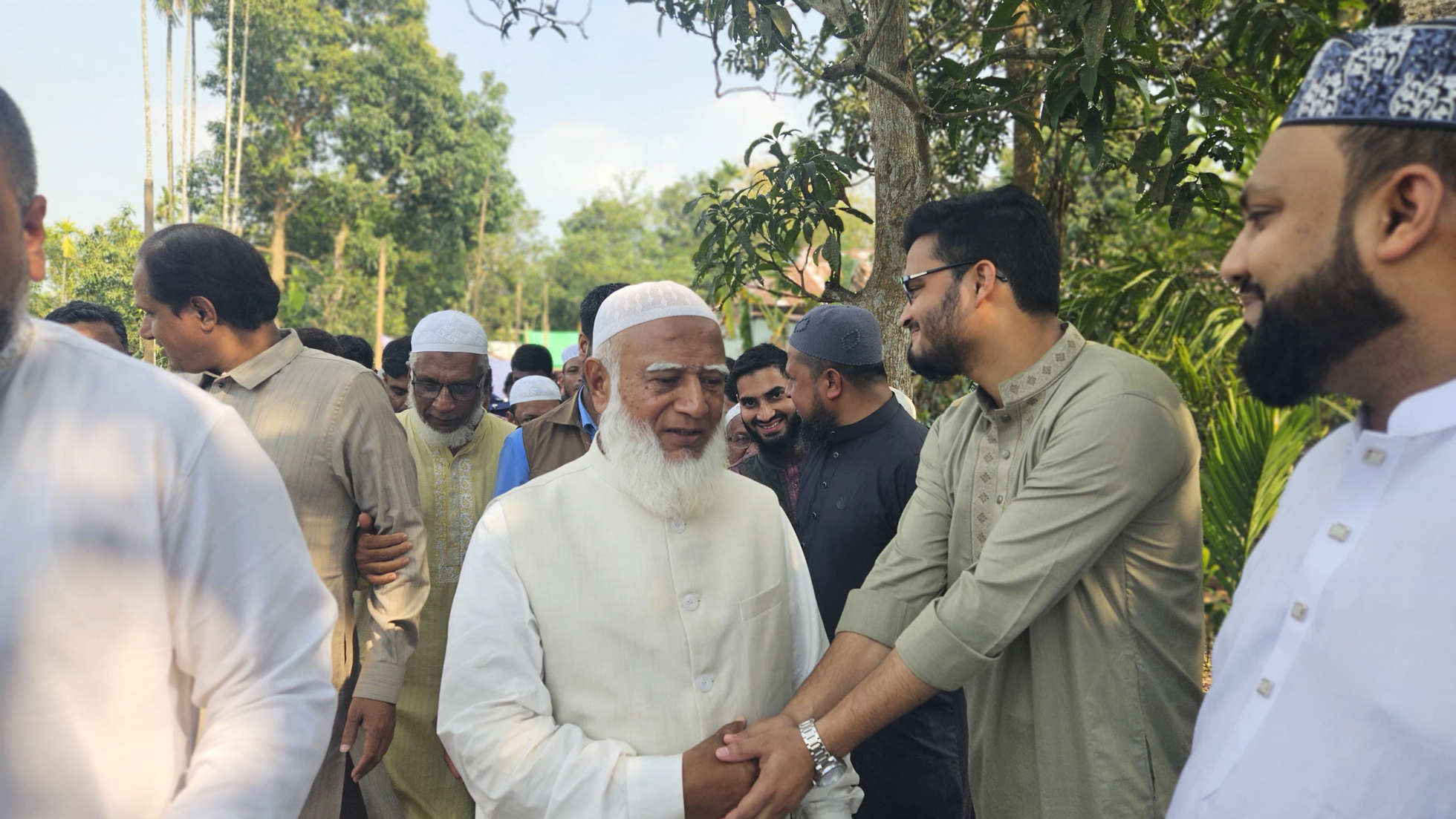 যাত্রীরা টিকিট কিনতে গিয়ে দেখেছেন অব্যবস্থাপনা, চাঁদাবাজি: জামায়াত আমির
