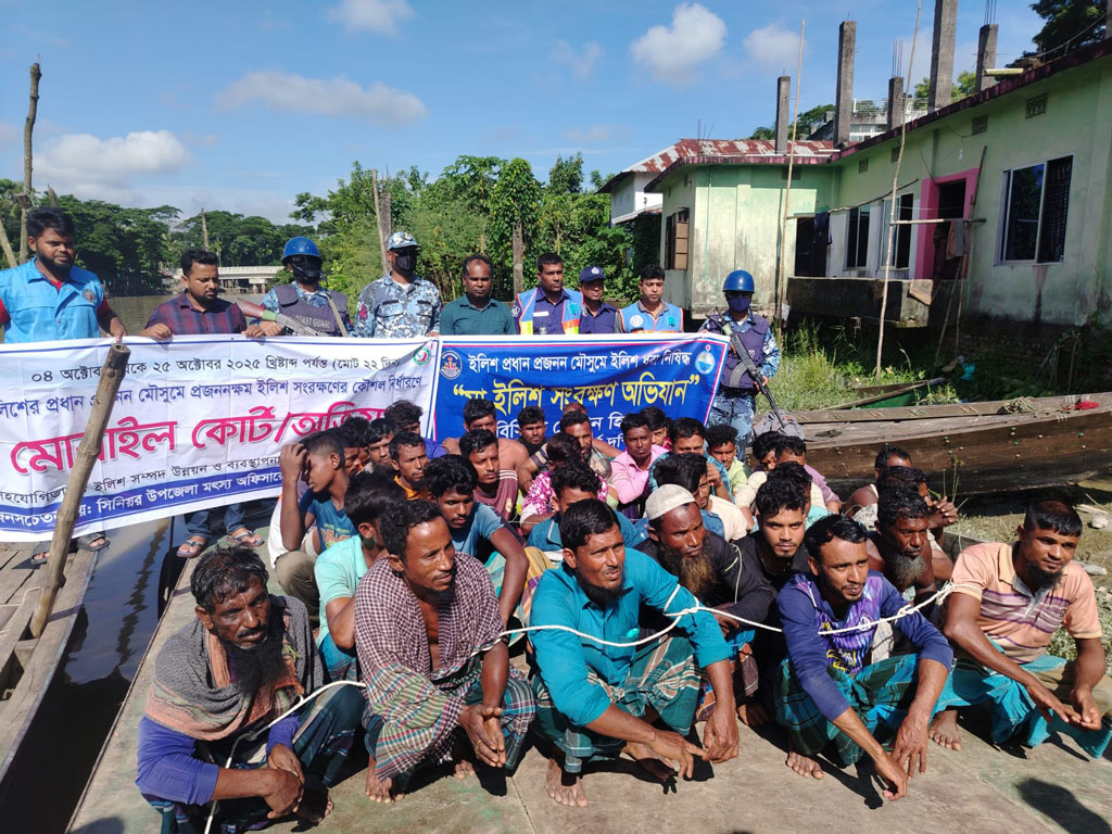 হিজলার মেঘনায় ৩৬ জেলে আটক, কারাদণ্ড-জরিমানা