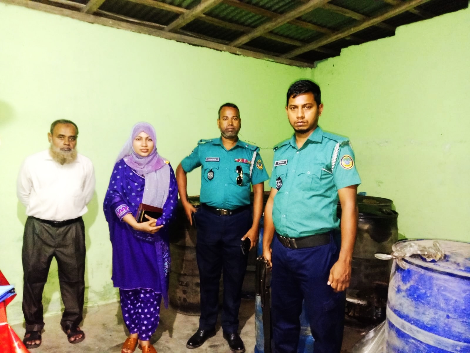 ব্যবসায়ীর মজুত করা আড়াই হাজার লিটার ডিজেল জব্দ, সরকারি দামে বিক্রি