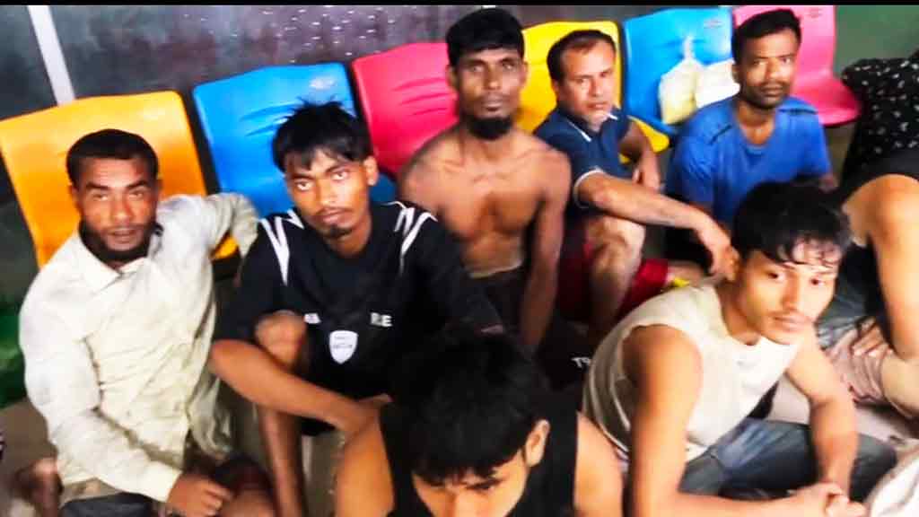 টেকনাফে মালয়েশিয়ায় পাচারের সময় ২০ নারী-পুরুষ উদ্ধার