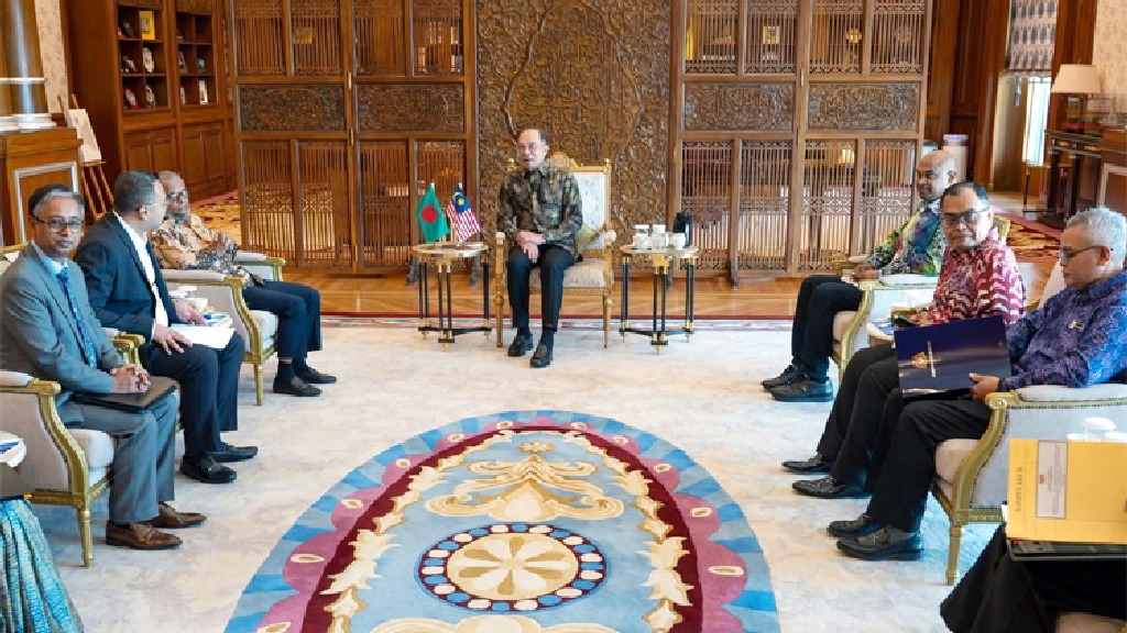 শ্রমবাজার খুলতে সম্মত মালয়েশিয়া, বাংলাদেশি শ্রমিকদের ব্যয় কমানোর উদ্যোগ