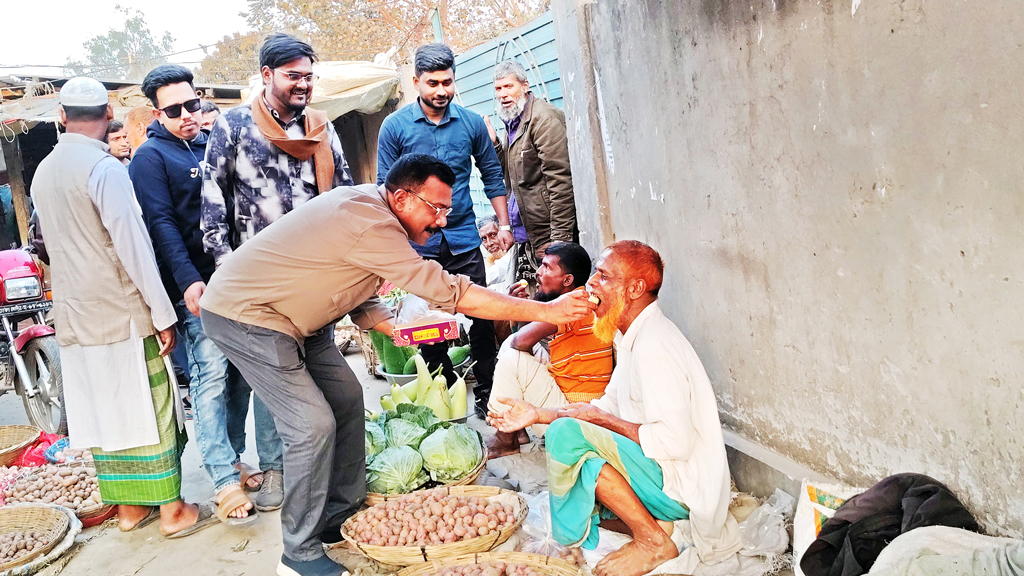 মন্ত্রিসভায় স্থান পাওয়ায় উচ্ছ্বাস, মিষ্টি বিতরণ