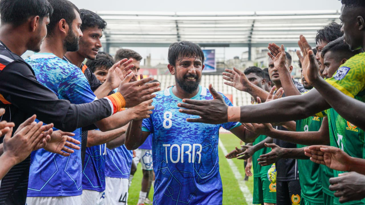 মামুনুলকে বিদায়ী সম্মাননা জানাল বাফুফে
