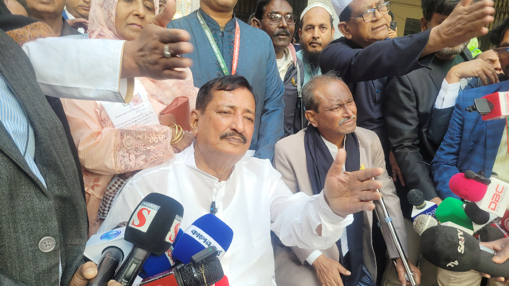 রাজশাহীর সব আসনে বিএনপি জিতবে, ভোট দিয়ে বললেন মিনু