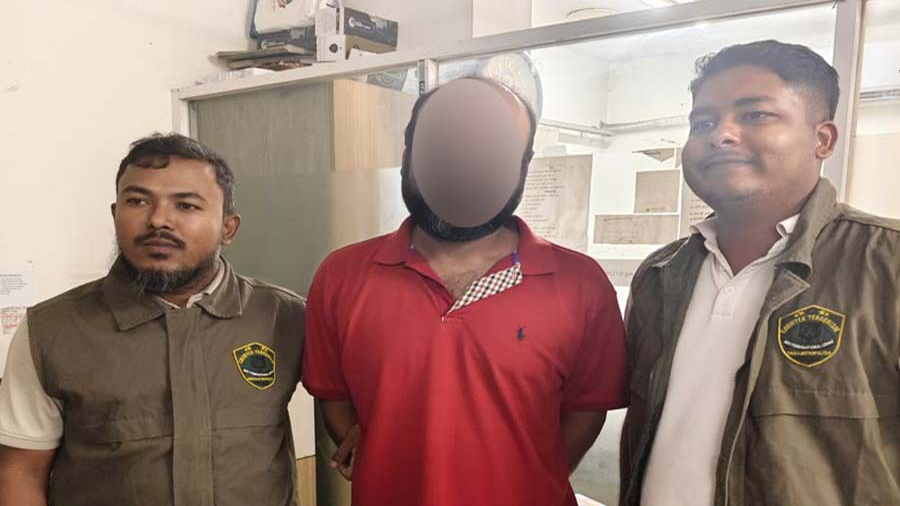 কম্বোডিয়ায় মানবপাচার চক্রের ‘মূল হোতা’ বনশ্রী থেকে গ্রেপ্তার