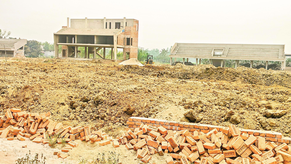 স্টেডিয়াম নির্মাণে অনিয়ম ও ধীর গতির অভিযোগ