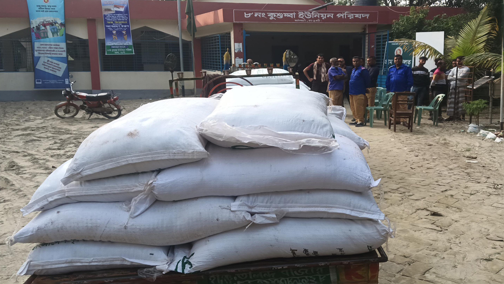 মান্দায় ৬০ বস্তা সার জব্দ