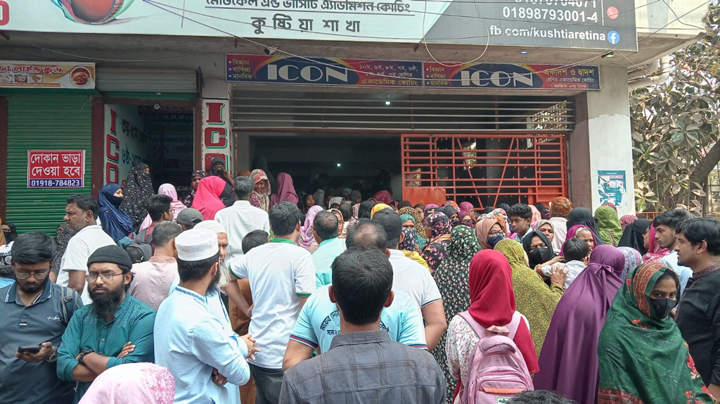 ইবির শিক্ষিকা হত্যা: ৪ জনকে অভিযুক্ত করে থানায় অভিযোগ, থামছে না স্বজনদের আহাজারি