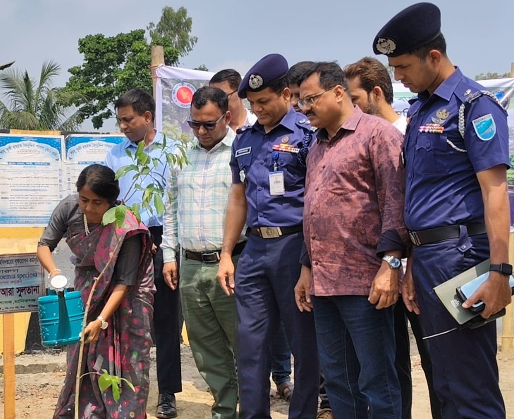 মানিকগঞ্জে ৫ বছরে ২৫ কোটি বৃক্ষরোপণ কর্মসূচির উদ্বোধন