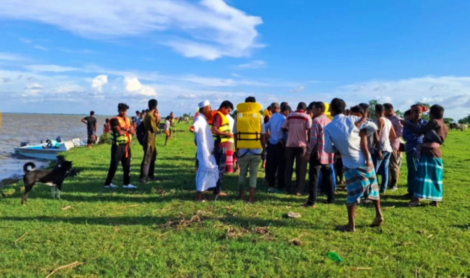 যমুনায় ডুবে যাওয়া স্পিডবোটের ১৮ যাত্রী জীবিত উদ্ধার