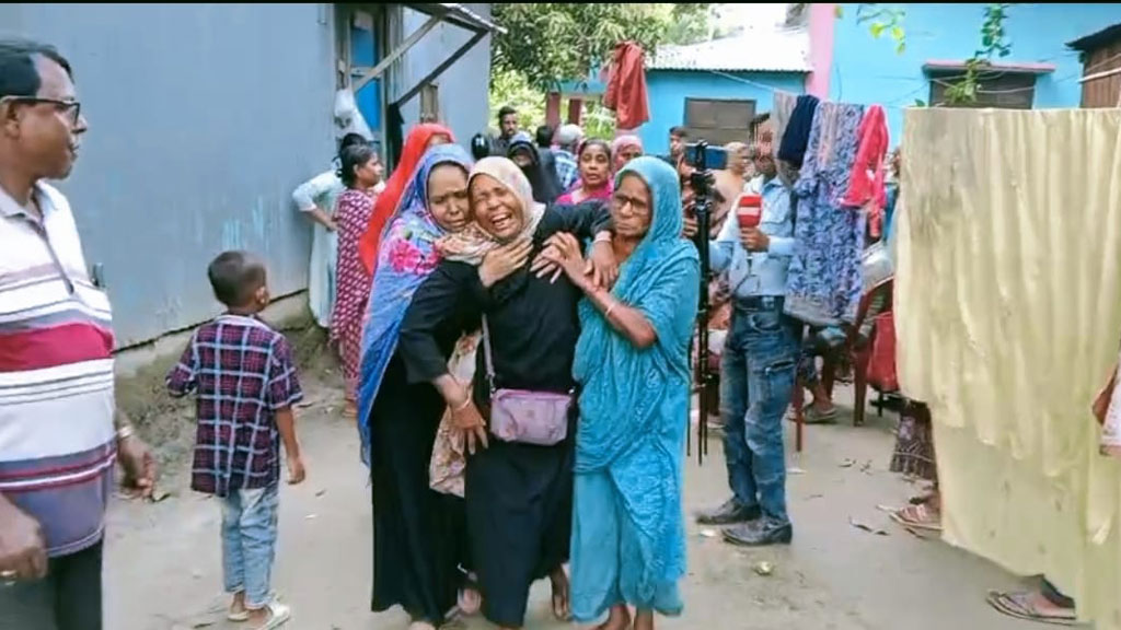 ঘিওরে ডাকাতদের হামলায় গৃহবধূ খুন