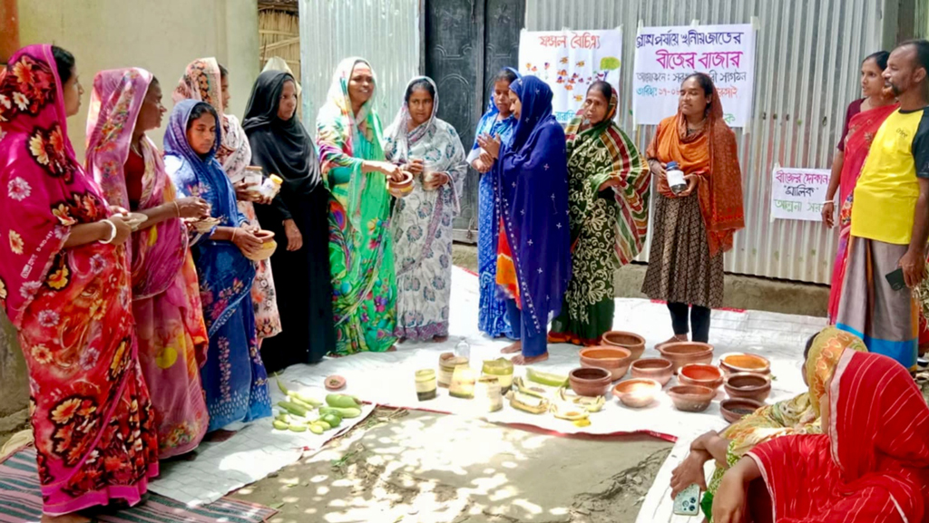 মানিকগঞ্জে শত প্রজাতির দেশীয় ফসলের বীজ মেলা